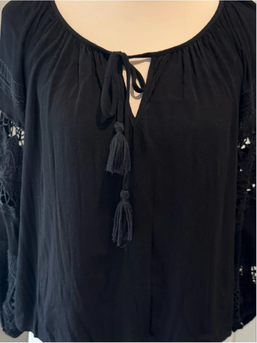 ASTR The Label | Crochet Balloon Sleeve Peasant Blouse | Black | Size Small - Picture 4 of 6